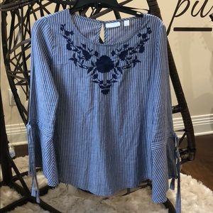 SUPER cute top! Size : XS